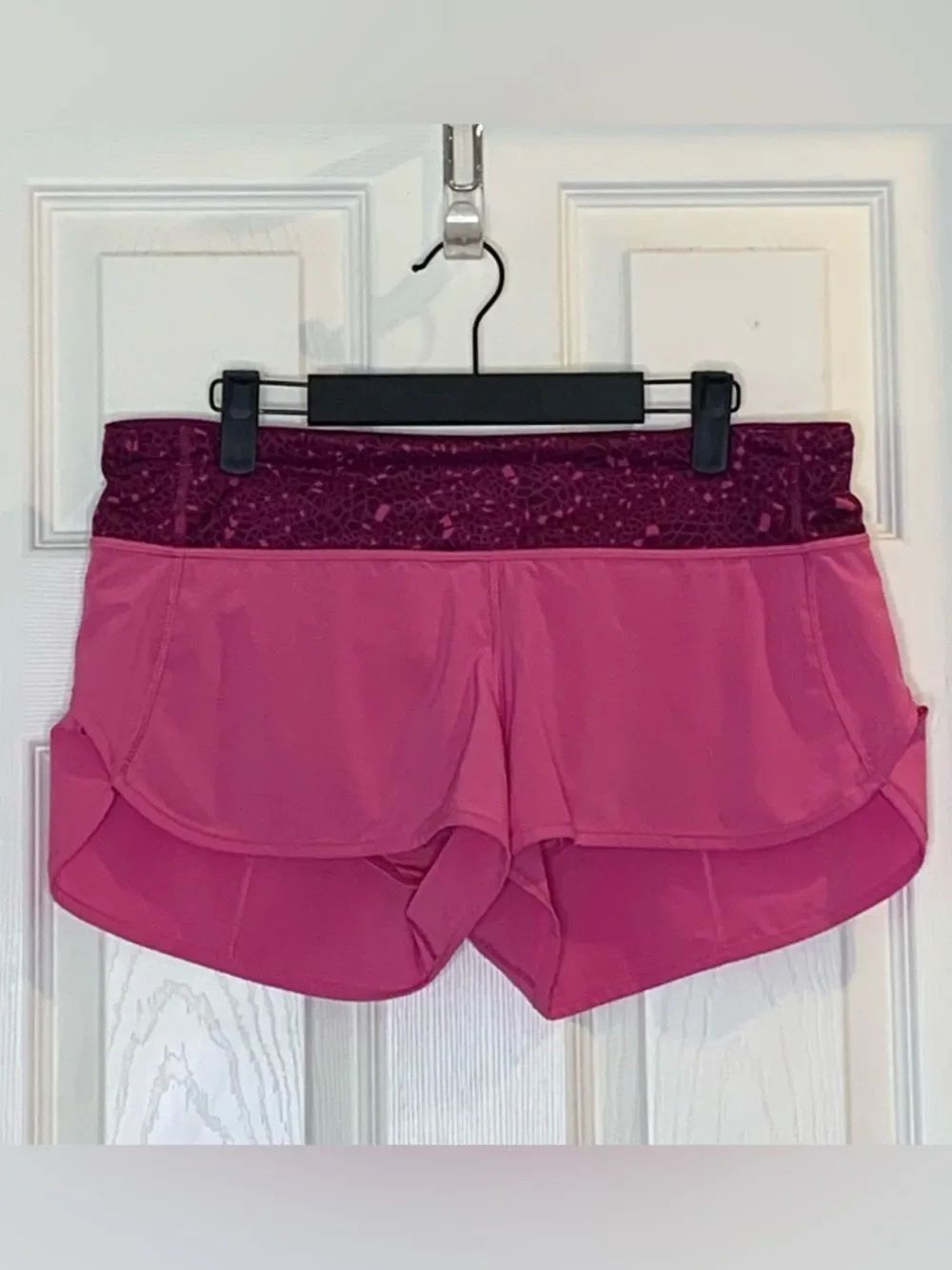 Lululemon Speed Short
Pink Paradise / Paradise Geo Regal Plum Multi Size 8